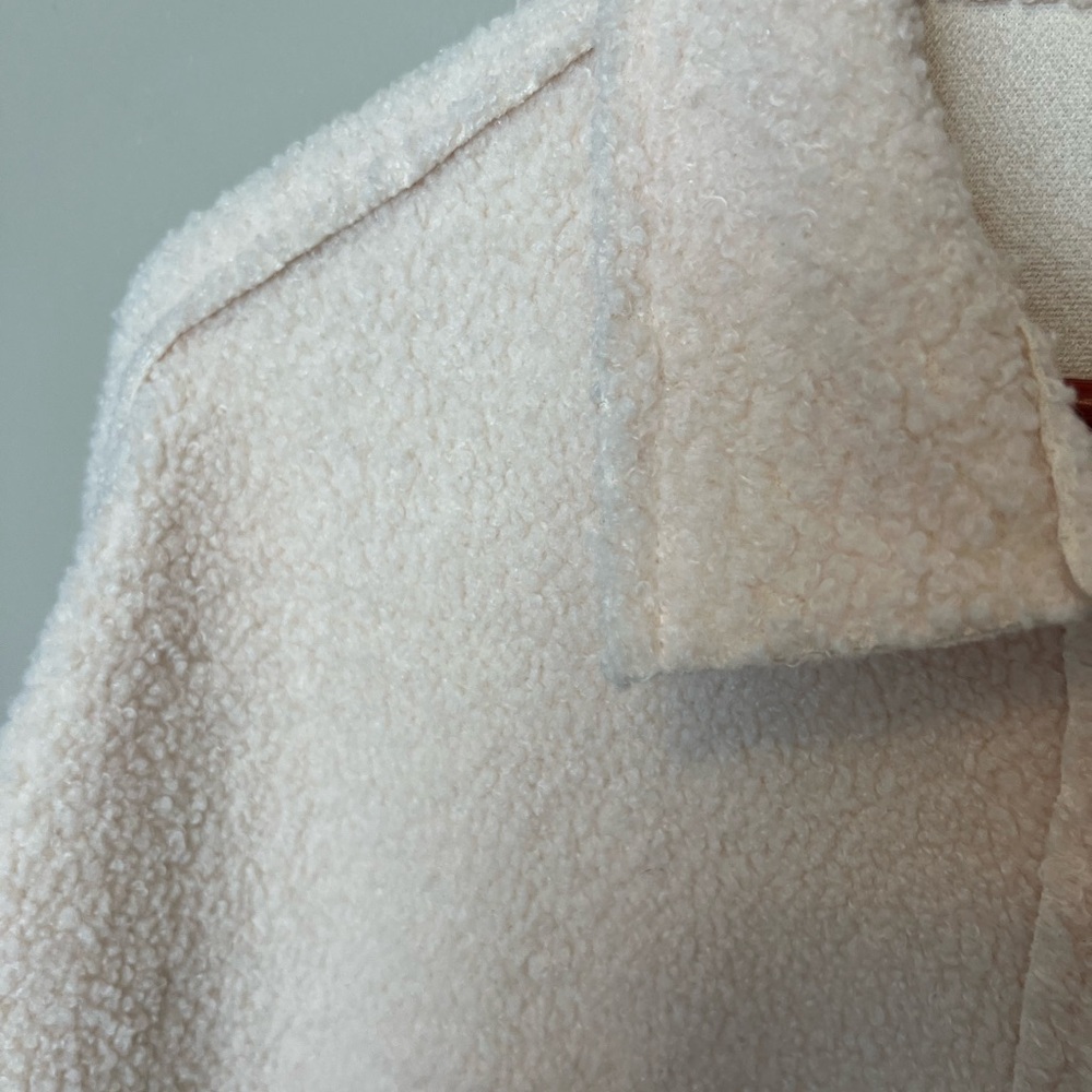 Cream Button-Up boucle teddy bear Jacket with deep patch Pockets. Shacket style - Picture 3 of 9